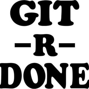 Peut inclure: Texte graphique noir et blanc qui lit "GIT-R-DONE".