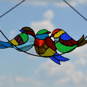 Attrape-soleil en vitrail Oiseaux sur une branche Cadeau de Noël Suspension pour fenêtre Oiseaux multicolores Décoration murale Suspension de jardin Décoration de salon image 2