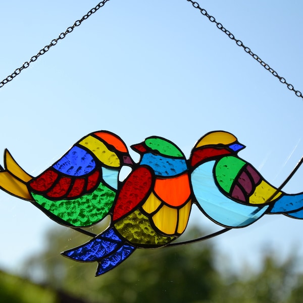 Attrape-soleil en vitrail Oiseaux sur une branche Cadeau de Noël Suspension pour fenêtre Oiseaux multicolores Décoration murale Suspension de jardin Décoration de salon