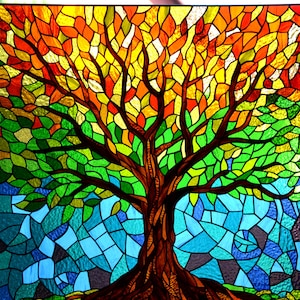 Könnte beinhalten: Ein Buntglasfenster mit einem Baum mit bunten Blättern in Rot-, Orange-, Gelb-, Grün- und Blautönen. Der Baum steht vor einem blauen und grünen Hintergrund.
