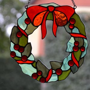 Stained glass window hanging Christmas wreath Suncatcher Wall decor Custom stained glass Christmas gift Door decor Garden hanging Glass art
