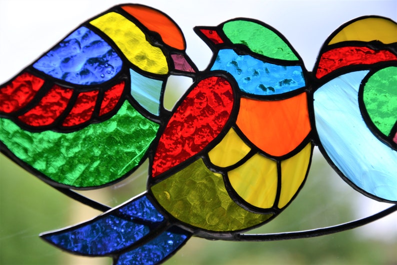 Attrape-soleil en vitrail Oiseaux sur une branche Cadeau de Noël Suspension pour fenêtre Oiseaux multicolores Décoration murale Suspension de jardin Décoration de salon image 5
