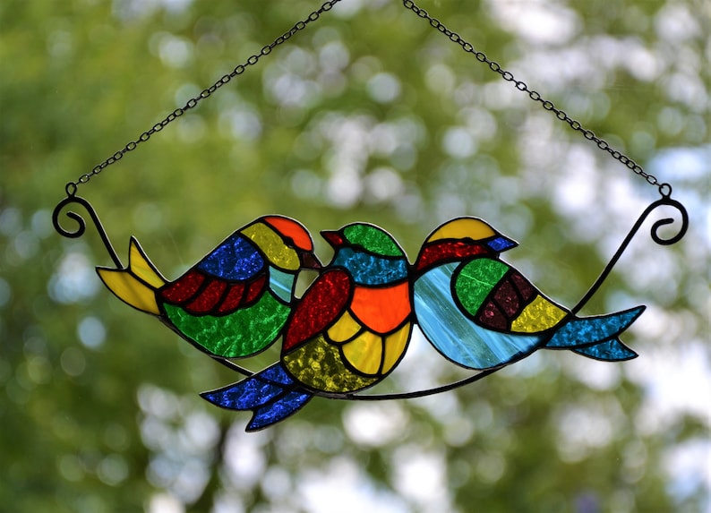 Attrape-soleil en vitrail Oiseaux sur une branche Cadeau de Noël Suspension pour fenêtre Oiseaux multicolores Décoration murale Suspension de jardin Décoration de salon image 4