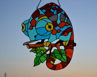 Stained glass suncatcher Chameleon window hanging Rainbow catcher Living room art Outdoor decoration Gift for friends Wall art Garden decor