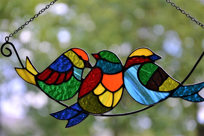 Attrape-soleil en vitrail Oiseaux sur une branche Cadeau de Noël Suspension pour fenêtre Oiseaux multicolores Décoration murale Suspension de jardin Décoration de salon image 6