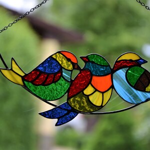 Attrape-soleil en vitrail Oiseaux sur une branche Cadeau de Noël Suspension pour fenêtre Oiseaux multicolores Décoration murale Suspension de jardin Décoration de salon image 8