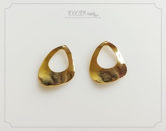 2 PCS - 23 x 16 mm gold plated over brass, textured teardrop cut out charm, making jewelry necklace pendant earring charm [ EM0224 - G ]