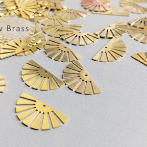 4 STUKS - 24 x 12 mm Raw Brass, Sunburst Hanger, Sunset Halve cirkel Hanger, Ketting Charme, Earring levering, sieraden EM0348