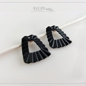2 PCS - 21mm Black, Rubber Coated Square chandelier pendant bell connector, charm supply for girl earrings, charm [ EM0051-BK ]