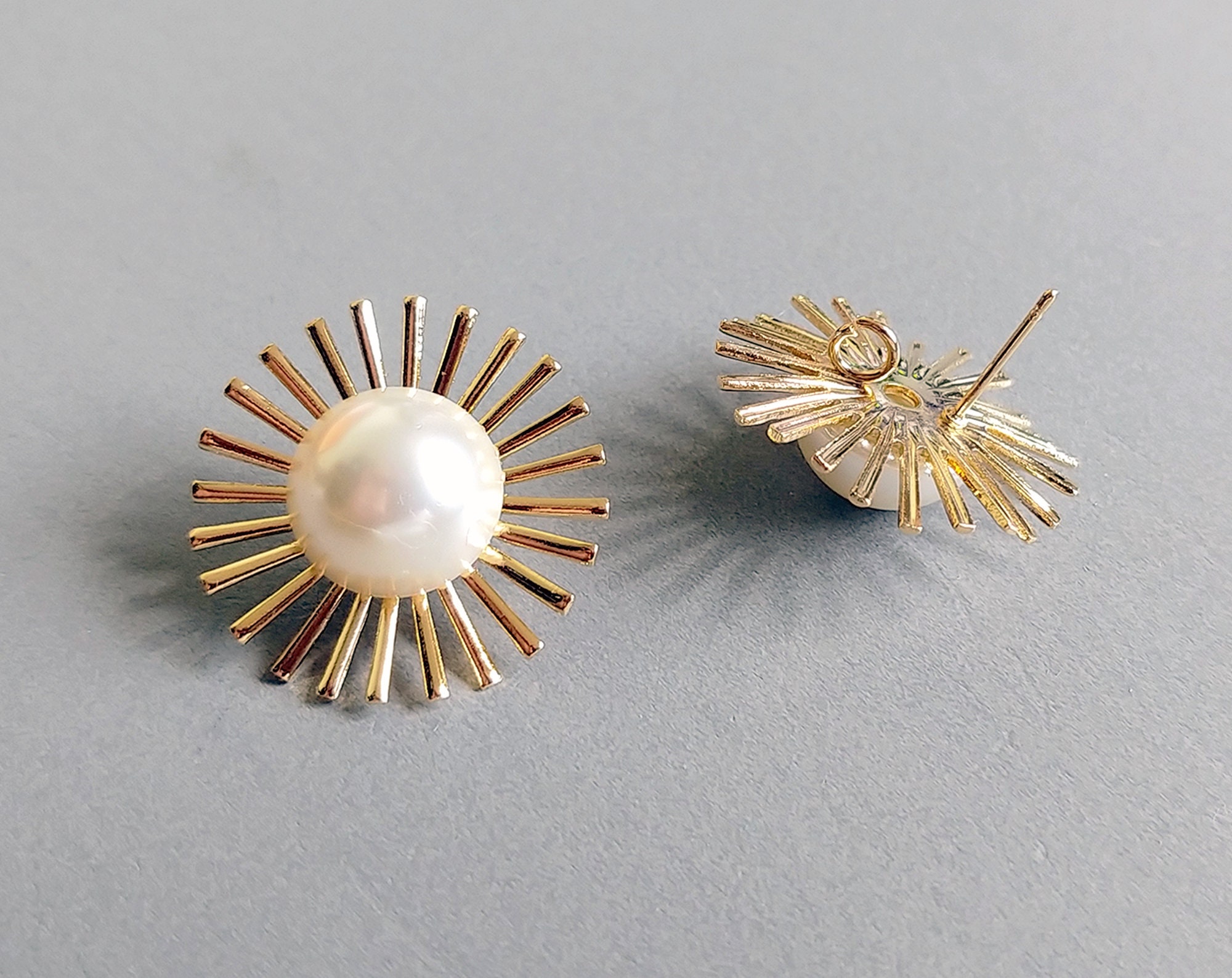 2 PCS - 25mm Pearl Starburst, Gold Plated Stud, Sunburst