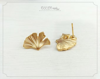 2 PCS - 21.5 x 14.5 mm Matte Gold plated, Gingko leaf stud earring, leaves post earring [ EM0131E-MG ]