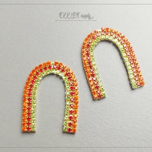 2 PCS - 35mm Rainbow Rhinestone Drop, horse&#39;s hoof stones chain Pendant, gold plated post for Women Girls Spring Accessory [ EH0045-RA ]
