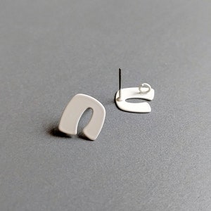 2 PCS - Ivory, 12 x 11 mm matte rubber coated, Horses hoof earring post, Petite unique Cute Earring, making jewelry [ ER0071 ]