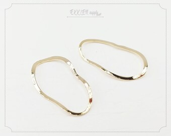 2 PCS - 39 x 23 mm Gold Plated Brass, Hollow center Unique oval line connector, necklace pendant, basic supply girl earrings [ EM0045-G ]