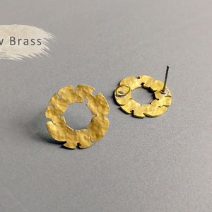 2 PCS - 18 mm Raw Brass, Cut out Round Vintage Post, Vintage earring post supply for girl charm [ EM0381 ]