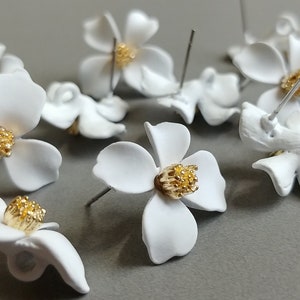 2 PCS - White, 20mm matte rubber coated, Flower stud earring supply for making jewelry necklace pendant earring post [ ER0029 ]