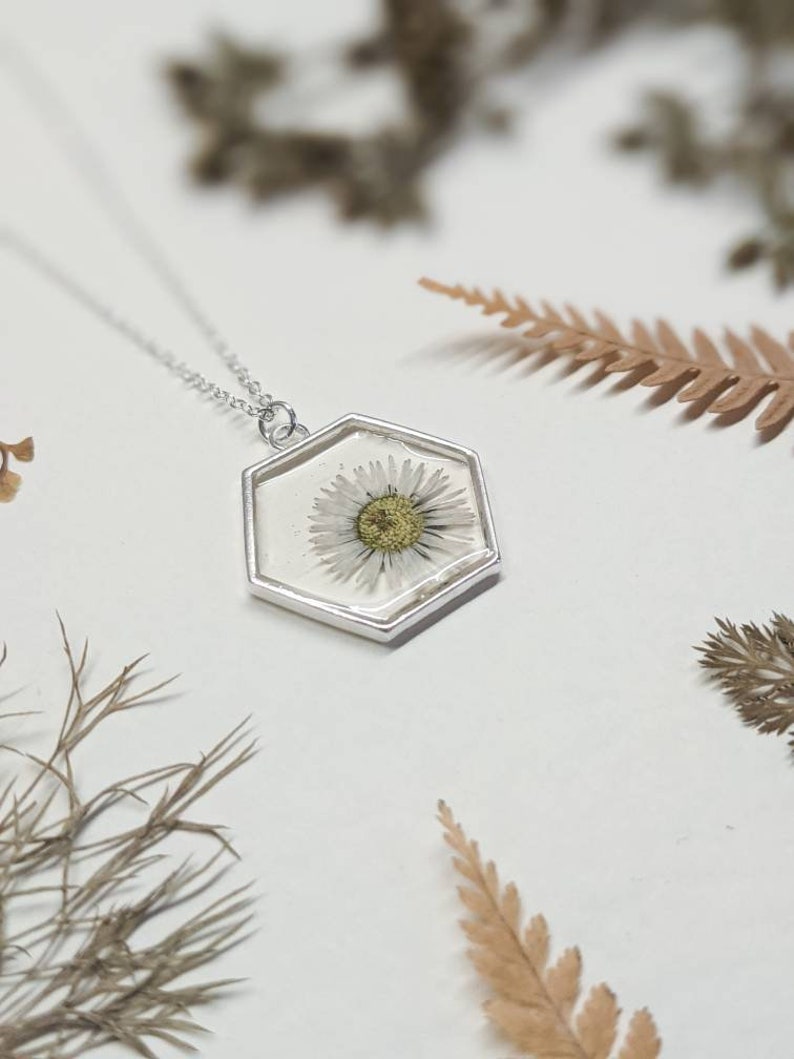 Resin Real flower Choose plated or Sterling chain Handmade Silver plated hexagon Handmade Daisy pendant necklace Pressed flowers