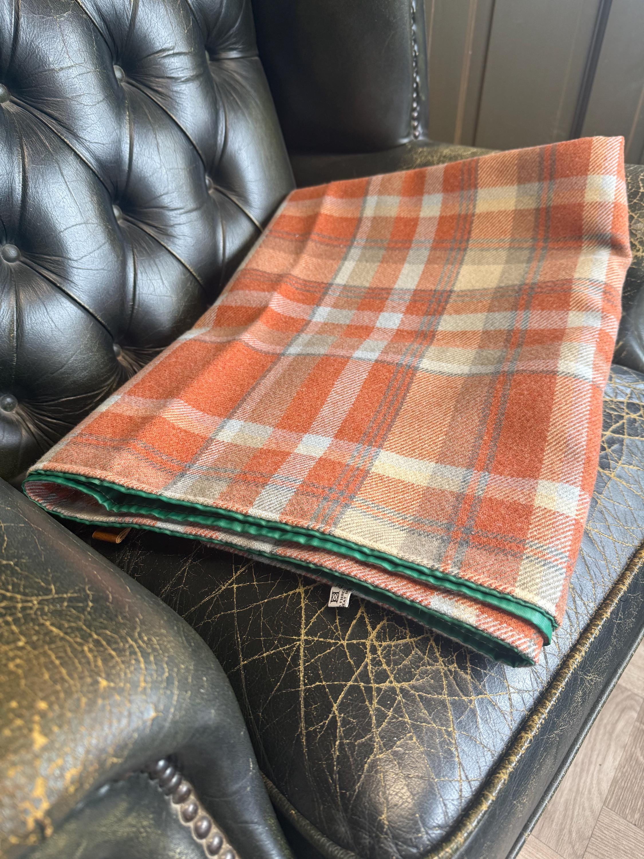 Une Belle Couverture ou Tapis de Pique-Nique en Laine