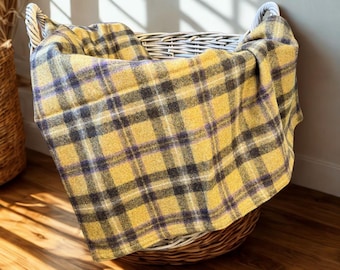 Yellow & Purple Tartan Fleece-Lined Blanket – Cozy Winter Throw