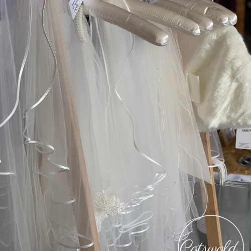Crinoline horsehair edge, 2 tier soft tulle wedding veil, 32 inches, shops 82 cm - ivory waist length bridal boutique veil, 32