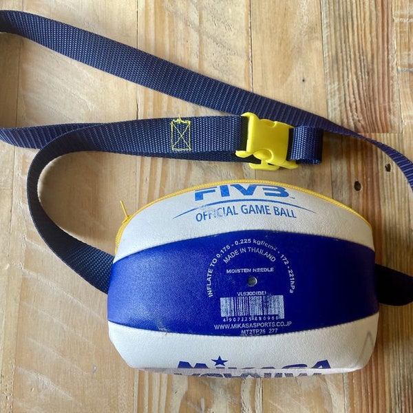 Upcycling :Hip Bag Bauchtasche aus Beachvolleyball (Mikasa VLS 300), Geschenk