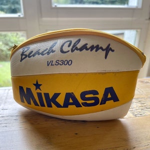 Upcycling Kosmetiktasche/Schminktasche aus einem Beachvolleyball Mikasa VLS 300