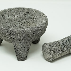 Kleiner 5 Zoll (13 cm) großer Molcajete - Eher für Kräuter & Gewürze geeignet - Stöße und Mörser