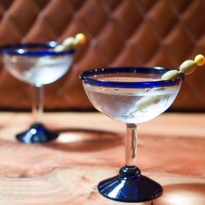 Handgefertigtes Martini Cocktailglas - Blue Rim - Auch ideal als Dessert oder Eiscremeschale - 2er Set