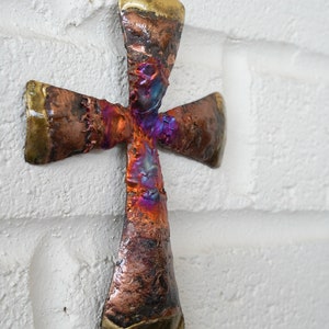 Kreuz-Wanddekoration aus recyceltem Metall 14 cm Bild 2