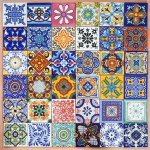 Puede incluir: Una colección de 36 azulejos de cerámica coloridos con intrincados patrones geométricos. Los azulejos están dispuestos en una cuadrícula y presentan una variedad de colores, incluyendo azul, verde, rojo, amarillo y blanco.