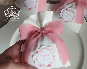 Elegant white cotton confetti bags with personalized tag, garland and antique pink fringed bow* First Communion Confirmation