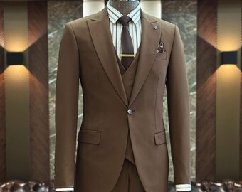 スリムフィット ブラウン 3ピーススーツ：ワンボタン、ダブルベンツ