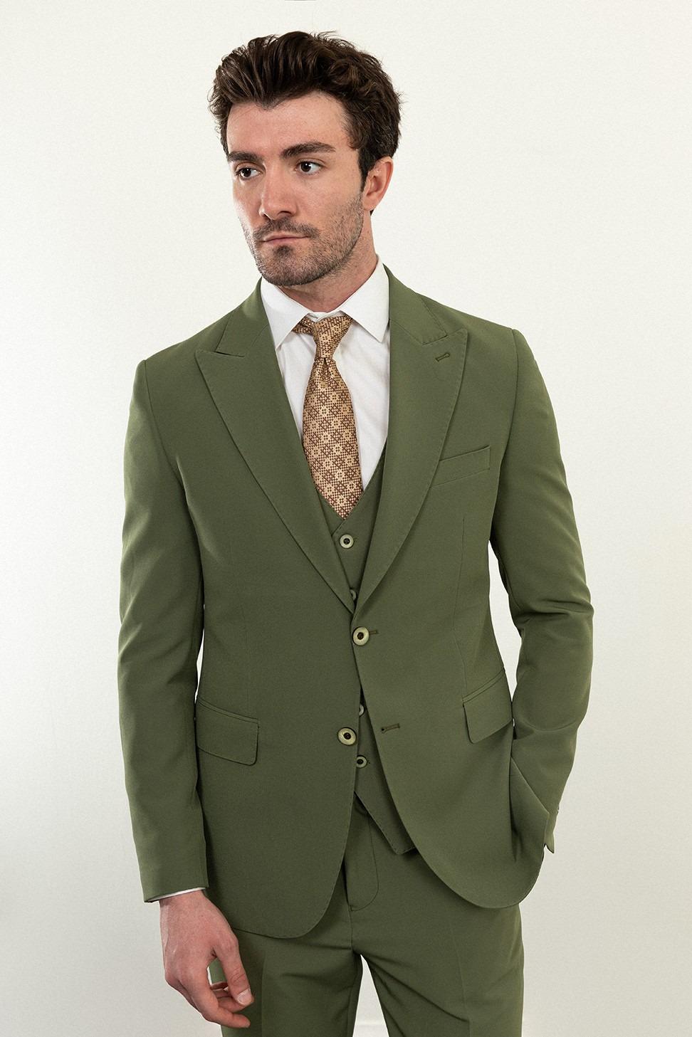 オリーブカーキグリーンのスリーピーススーツ：スリムフィット