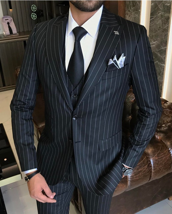 Traje negro a rayas con que camisa hotsell