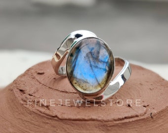 Labradorite ring •Handmade Sterling silver ring •gift for her •Oval labradorite •Statement ring •Engagement ring •Bridesmaid gift