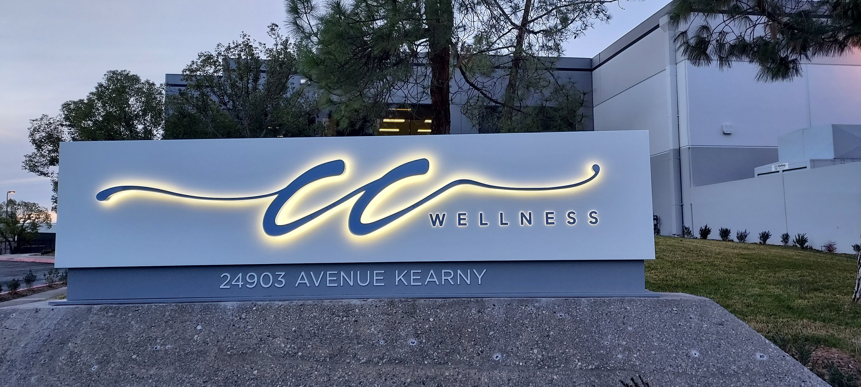 Custom LED Building Sign, Free Standing or Wall Hanging for Plaza ...