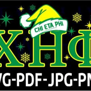 Pode incluir: Letras verdes e amarelas que soletram "XHP" com um chapéu de Papai Noel verde e amarelo no topo do "H". O chapéu tem o texto "CHI ETA PHI" nele. As letras são cercadas por flocos de neve e estrelas.