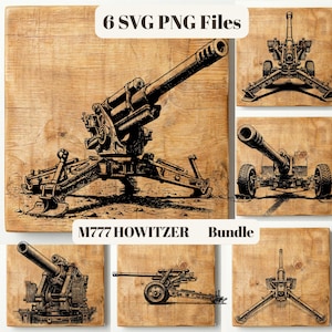 Puede incluir: Un paquete digital de seis archivos SVG y PNG con ilustraciones detalladas de un obús M777. Las imágenes son en blanco y negro, sobre un fondo de vetas de madera. Se incluye el texto "6 SVG PNG Files" y "M777 HOWITZER Bundle".