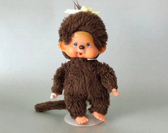 Peluche tétine vintage singe de Monchhichi, jouet animal de collection en fourrure brune, yeux bleus et grandes oreilles, cadeau de souvenirs à collectionner.