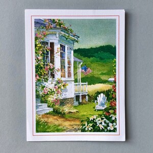 Tarjeta de felicitación vintage de EE. UU., postal de casa de vacaciones con flores y bandera estadounidense, tarjeta de regalo.