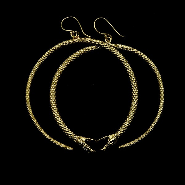 Boucles d'oreilles ethniques- grande créole dorée - grande boucle d'oreille serpent - bijoux en laiton - boucles d'oreilles tribales