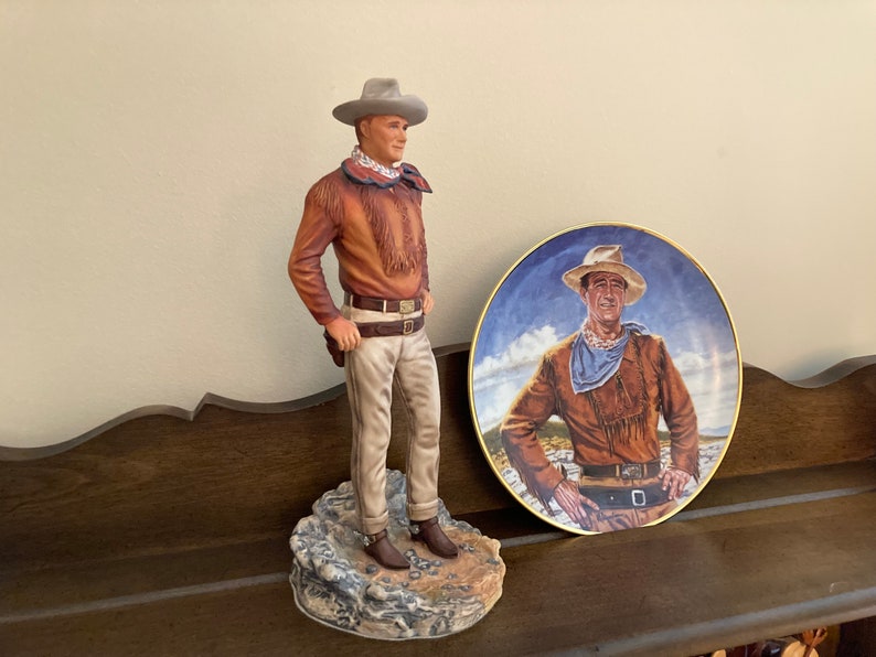 John Wayne The Duke Franklin Mint Collectible Porcelain Figure and Decorative Plate image 2