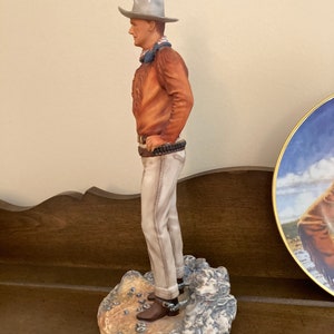 John Wayne The Duke Franklin Mint Collectible Porcelain Figure and Decorative Plate image 7