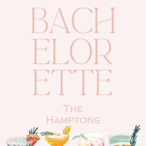 K&ouml;nnte beinhalten: Eine Junggesellinnenabschiedseinladung mit dem Text "MADDY'S BACHELORETTE THE HAMPTONS" in rosa Schrift. Die Einladung zeigt vier Aquarell-Illustrationen von Cocktails, darunter eine Margarita, ein Cosmopolitan, ein Mimosa und ein Old Fashioned.
