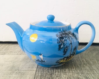 Victoria Czech teapot