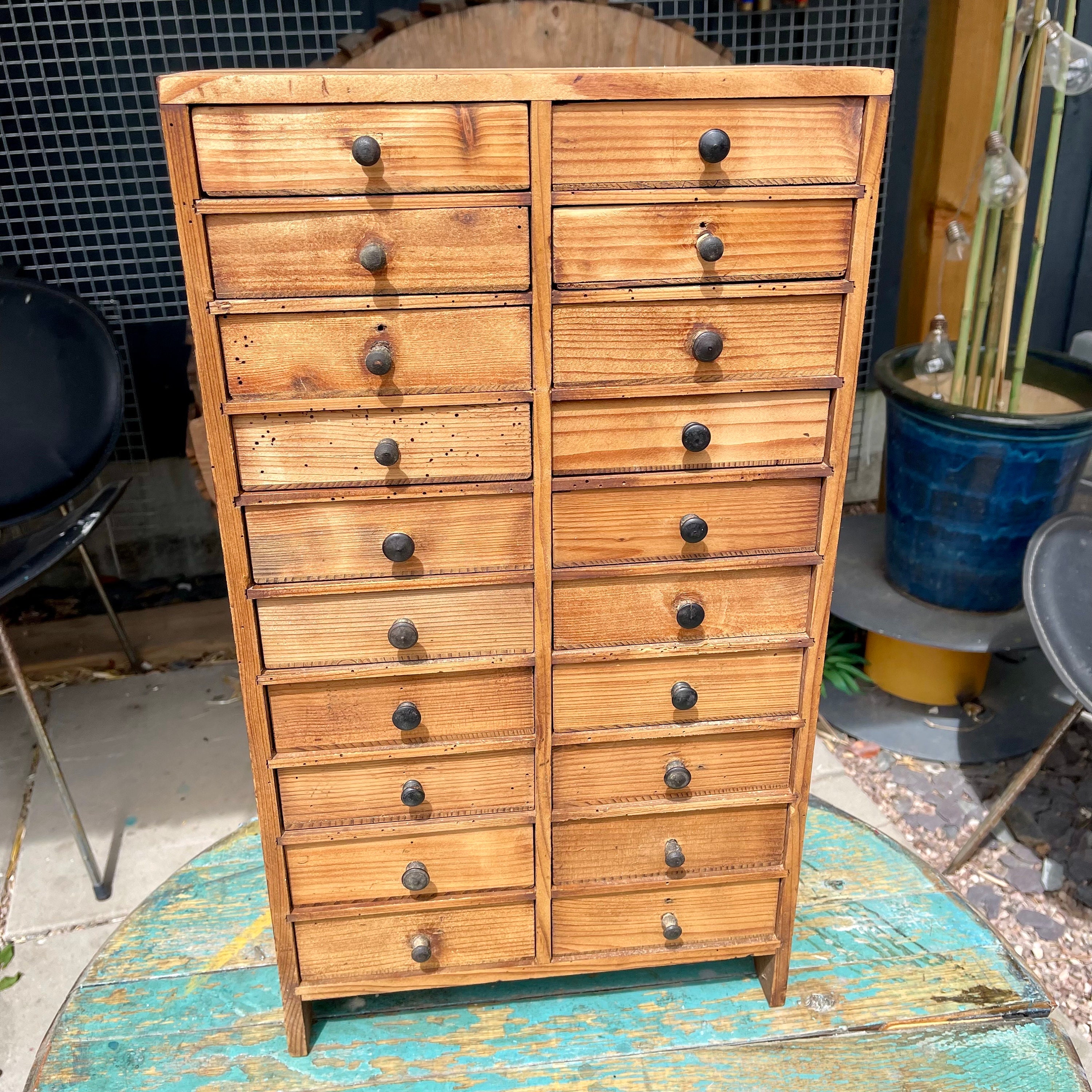 フランス アンティーク 21 Drawers Cabinet キャビネット Vintage 21” Bank of Drawers. 20 Drawers With 4 Compartments Each