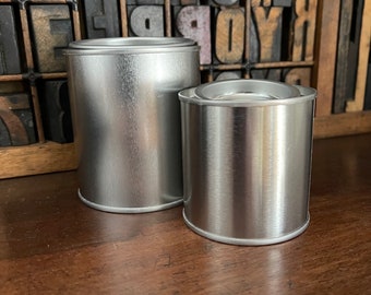 Tinplate empty paint cans with lever lid. Two sizes in stock