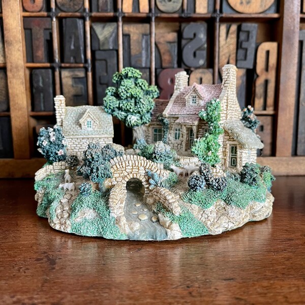 Vintage miniature model cottages, houses. The Leonardo Collection