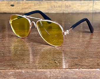Wire frame yellow doll aviator sunglasses. DAMAGED