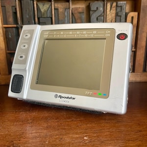 Vintage miniature Roadstar LCD4004 4” television. Spares / Repairs